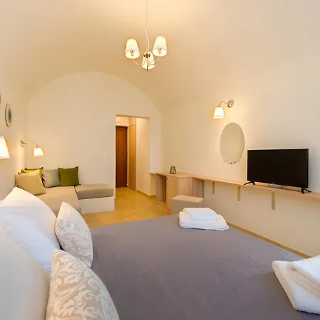 Alexander's Great View 3* Fira (Santorini)